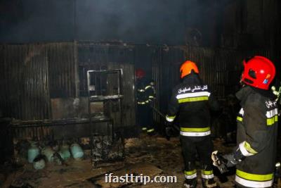 آتش سوزی مجتمع تجاری تیراژه اطفا شد