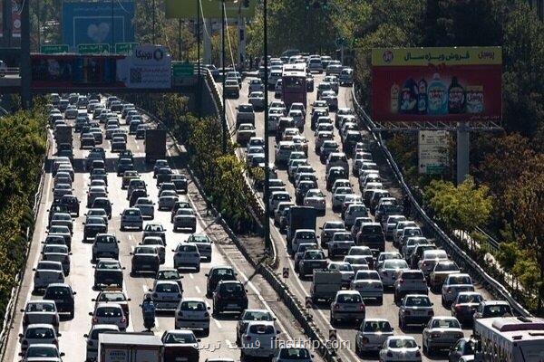 ترافیک پرحجم و سنگین در بعضی از معابر و بزرگراه های پایتخت
