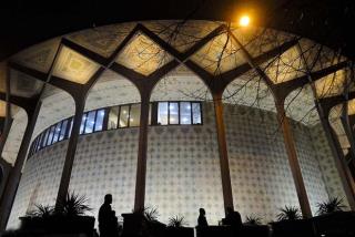 تبلیغات تئاترهای دارای مجوز همچنان بدون هزینه است